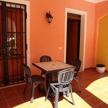 Pauli'S Holiday House Monserrato Habitación foto